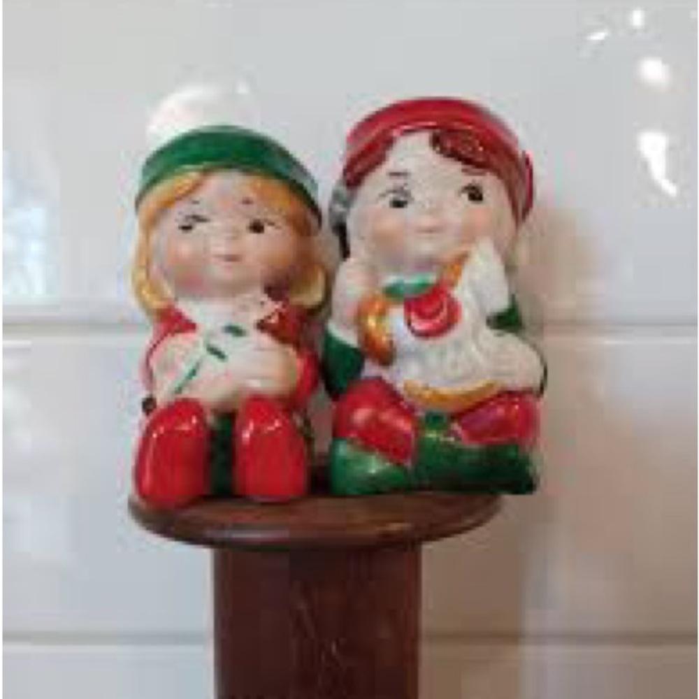 Vintage Avon 1983 Christmas Boy and Girl Elves Salt & Pepper Shakers